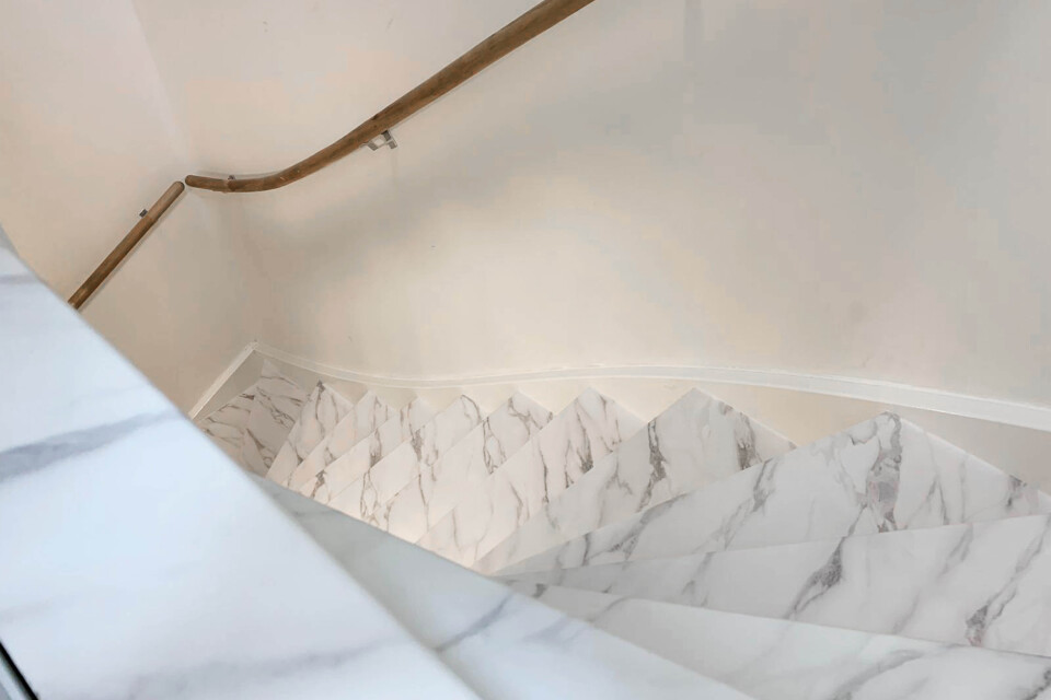 traprenovatie door wrappen marmer 3